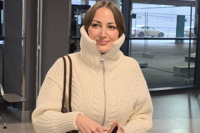 Aleksandra Prijović na aerodromu