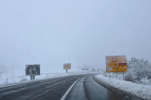 ZABRANE ZA ŠLEPERE I KAMIONE NA VIŠE PUTNIH PRAVACA! Vozači teretnjaka ovo morate da znate: Najavljene nove snežne padavine do 20 centimetara