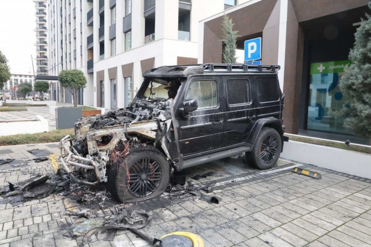 Automobil Bake Praseta