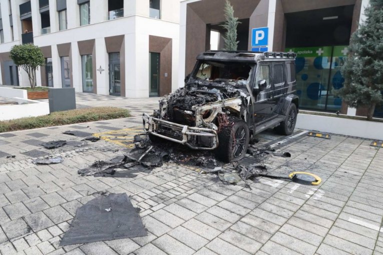 Automobil Bake Praseta