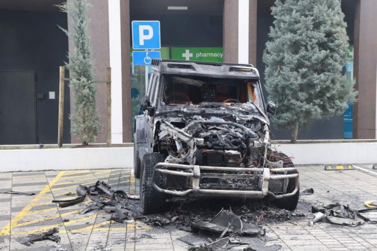 Automobil Bake Praseta