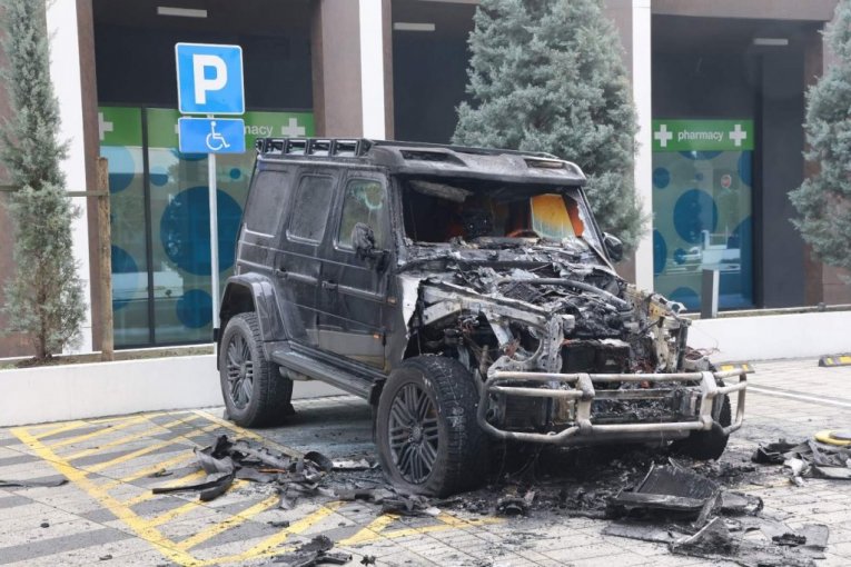 Automobil Bake Praseta