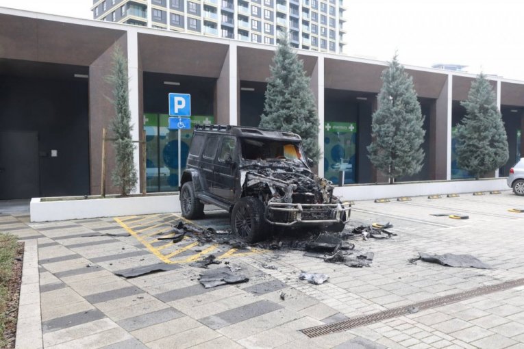 Automobil Bake Praseta