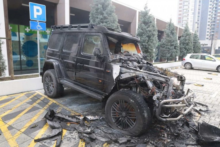 Automobil Bake Praseta