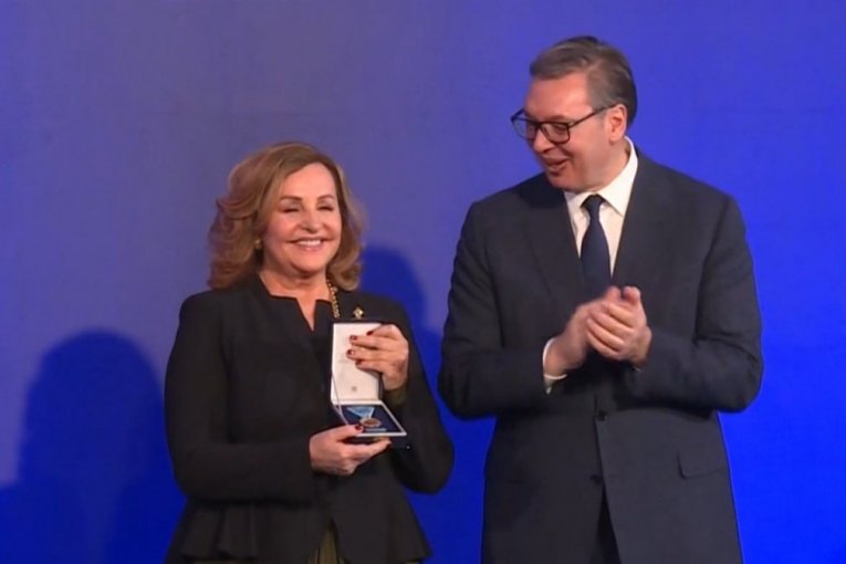 Dodela odlikovanja Ani Bekuti