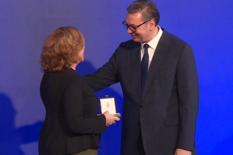 Dodela odlikovanja Ani Bekuti