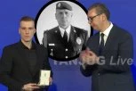 MUK U PALATI SRBIJA! Sin komandanta Dikića primio posthumno priznanje oca!