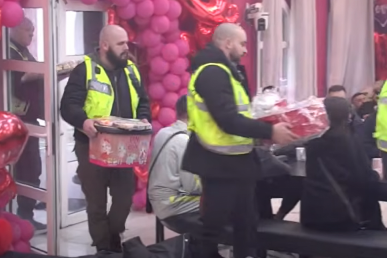 Obezbeđenje unosi poklone