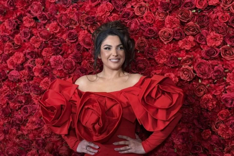 OVA PORUKA SUZANE JOVANOVIĆ RASPLAKALA NADICU ADEMOV! Pevačica dobila ogromnu podršku od udovice SAŠE POPOVIĆA!