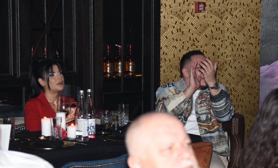 GASTOZ SE OPUSTIO SA NOVOM DEVOJKOM! Isplivale prve fotografije sa zgodnom pevačicom! ANĐELA ĆE POZELENETI OD MUKE! (FOTO)