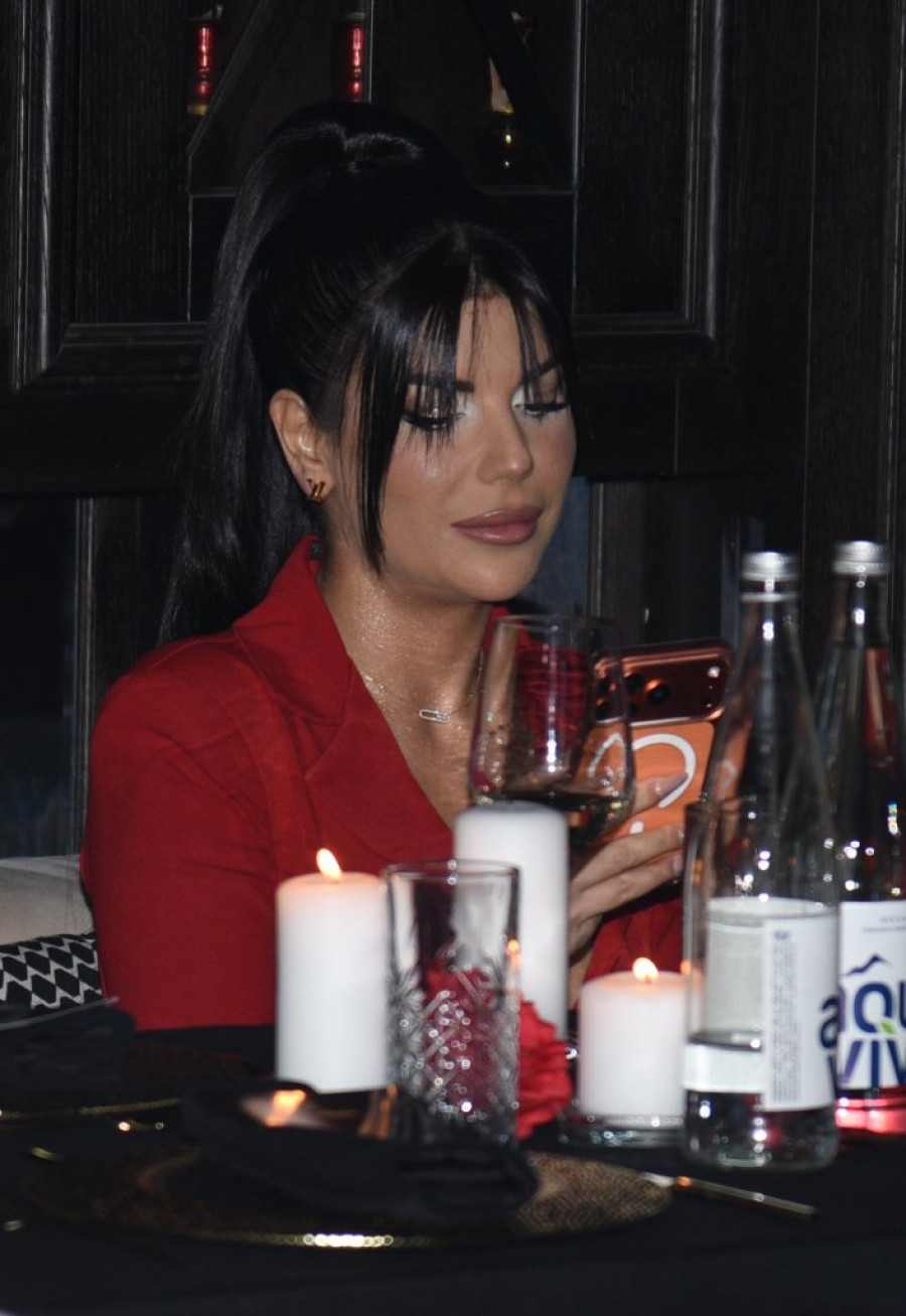 GASTOZ SE OPUSTIO SA NOVOM DEVOJKOM! Isplivale prve fotografije sa zgodnom pevačicom! ANĐELA ĆE POZELENETI OD MUKE! (FOTO)