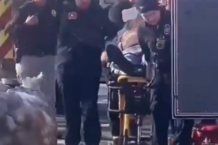 DEVOJČICA UBIJENA, VIŠE RANJENIH, NAPADAČ LIKVIDIRAN! Prvi snimci masakra na dečjoj utakmici na Roud Ajlendu! RODITELJI IZAZVALI KRVOPROLIĆE! (UZNEMIRUJUĆI VIDEO)