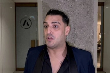 SKANDALOZNO! OVAKO IZGLEDA DONJI VEŠ DARKA LAZIĆA! Pevač jedne bokserice NOSI SEDAM DANA! (FOTO)