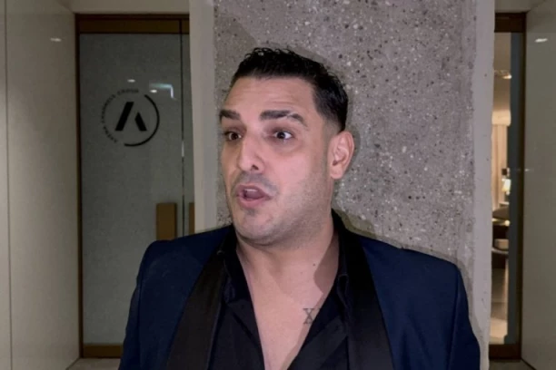 SKANDALOZNO! OVAKO IZGLEDA DONJI VEŠ DARKA LAZIĆA! Pevač jedne bokserice NOSI SEDAM DANA! (FOTO)