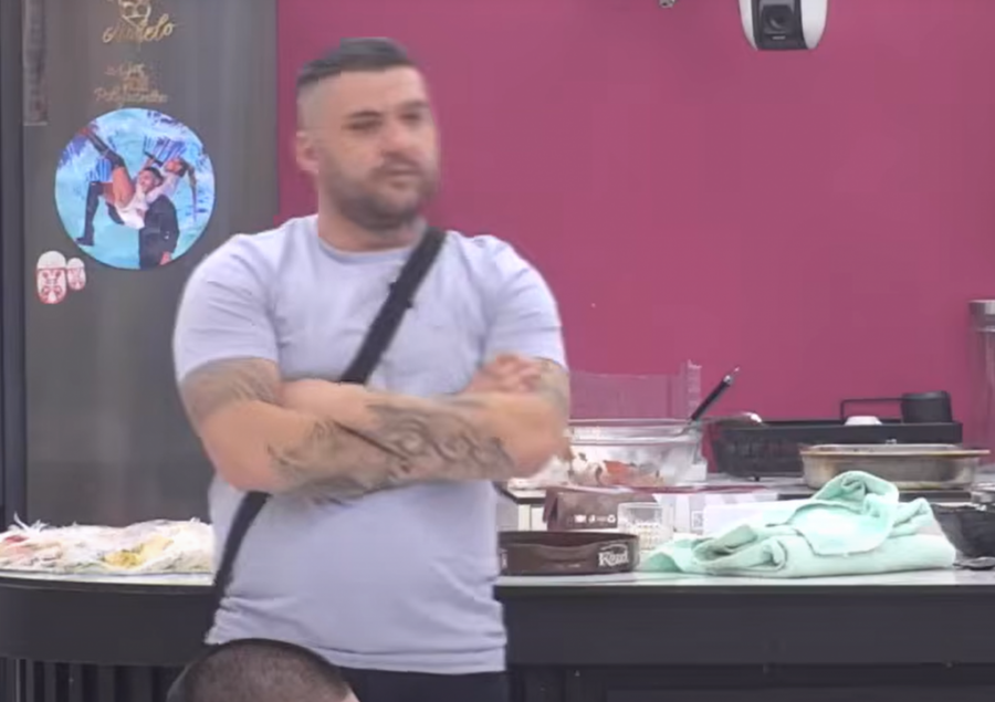 PREKID PROGRAMA! NEVIĐENA MAKLJAŽA! Asmin zverski napao Uroša na pomen male Nore! OBEZBEĐENJE STIGLO U KRITIČNOM MOMENTU (VIDEO)