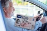 Obavezni lekarski pregledi i kraće važenje: Šta zakon kaže o vozačkoj dozvoli nakon 65. godine života?