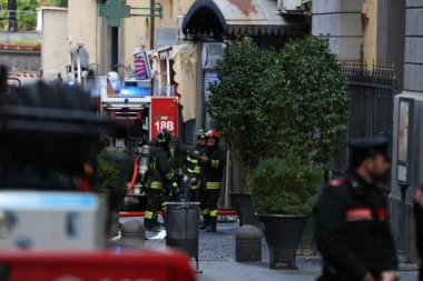 VATRENA STIHIJA STAVLJENA POD KONTROLU! Ugašen požar u ČUVENOM pozorištu, nekoliko osoba POVREĐENO, 60 EVAKUISANO (FOTO)