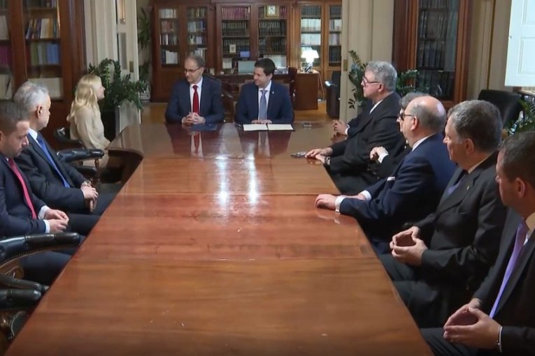 Važan dan i važan potpis