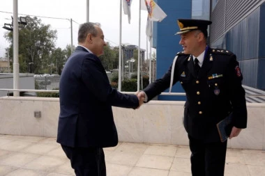 GRČKA ZAHVALILA SRBIJI NA POMOĆI U GAŠENJU POŽARA: Dačić pozvao kolegu u posetu