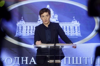 DŽEPOVI PUNI MILIONA, A VUČIĆ IM KRIV! Brnabić razmontirala Šolakove medije: Sami prodali, uzeli pare, a sad im je krivi predsednik; maestralne manipulacije