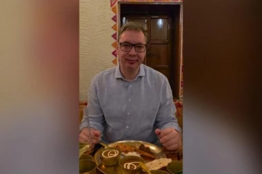 "LJUTA HRANA, A JA SE PRAVIM DA MI NIJE NIŠTA!" Vučić se oglasio iz Indije - ovo mu je posluženo za večeru! (VIDEO)