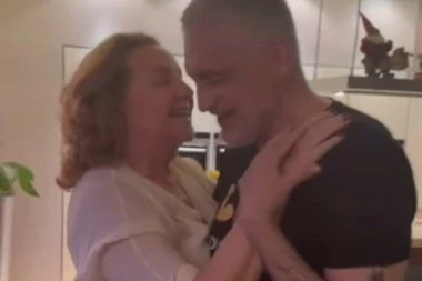 ANA BEKUTA I ČEDA PALI U TRANS! Političar i pevačica u NIKAD OPUŠTENIJEM IZDANJU - Kos SVE SNIMIO! (VIDEO)