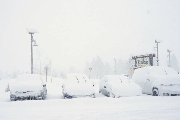 SNOWSTORM GRIPS THE COUNTRY! Six States Declare State of Emergency (VIDEO)