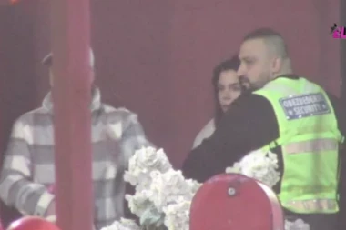 ZVERSKA TUČA, PODIVLJALA ANITA NASRNULA NA LUKU, PA DEMOLIRALA KOMPLETNO IMANJE: Obezbeđenje jedva izvuklo Vujovića iz njenih kandži, "stradala" i Aneli!