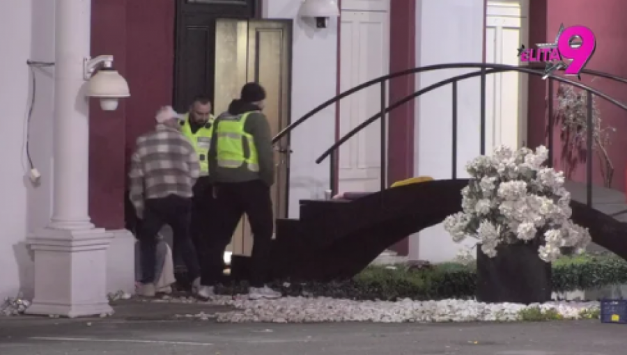 ZVERSKA TUČA, PODIVLJALA ANITA NASRNULA NA LUKU, PA DEMOLIRALA KOMPLETNO IMANJE: Obezbeđenje jedva izvuklo Vujovića iz njenih kandži, "stradala" i Aneli!