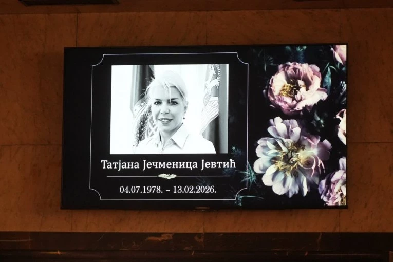 PLAČE SRBIJA, PLAČE NOVI SAD: Komemoracija tragično stradale Tatjane Ječmenice!