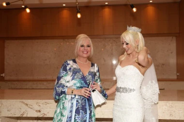 PORODICA POSTALA BOGATIJA ZA JEDNOG ČLANA! Bivša voditeljka Pinka ne krije radost zbog prinove: Kao baka, spremiću POSEBNA JAJA ZA UNUKA!