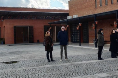 LEGENDA SRPSKE KOŠARKE NA SAHRANI JEČMENICE: Veliki Danilović došao da se pozdravi od tragično stradale Tatjane! (FOTO)