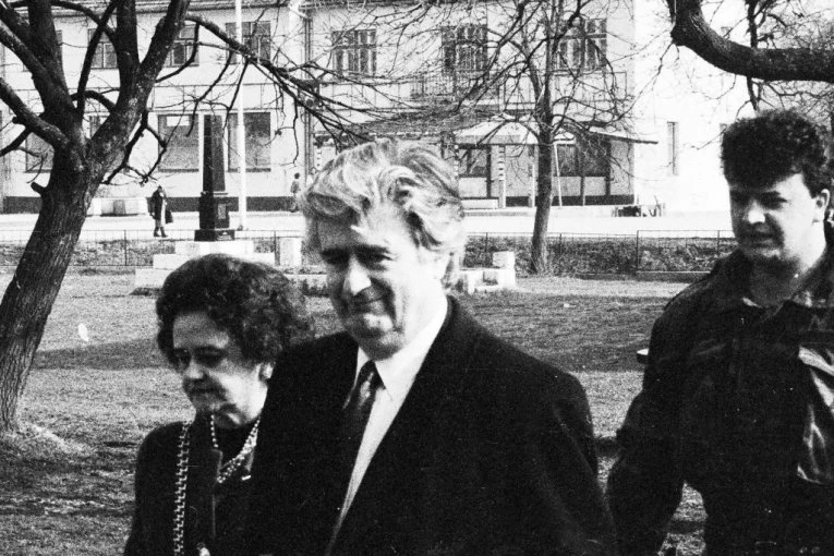 SAHRANJENA SUPRUGA RADOVANA KARADŽIĆA: Potresan govor ćerke ostavio prisutne u suzama! NI Radovana nam nema!