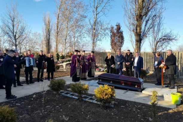 NAJTEŽI MOMENAT SAHRANE: Ovako se sin Tatjane Ječmenice oprostio od tragično stradale majke!