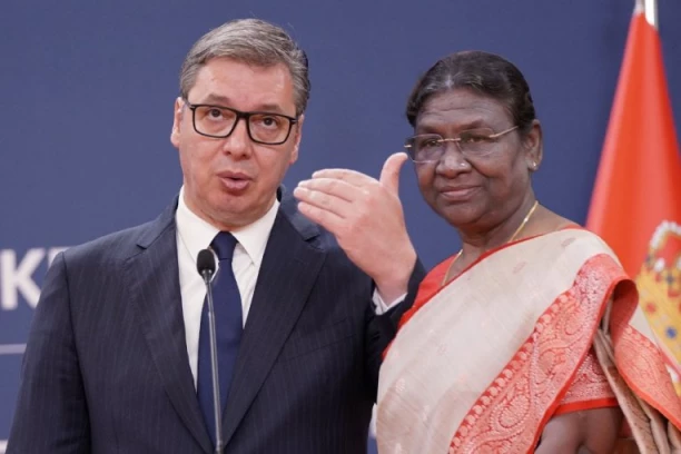 VUČIĆ SE SASTAO SA PREDSEDNICOM INDIJE: Razgovarali o ključnim ekonomskim i tehnološkim pitanjima u Nju Delhiju