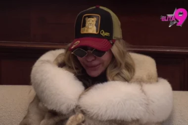 STANJE ANELI AHMIĆ POGORŠANO: Lice joj UNAKAŽENO, na ČELU joj iskočile IZRASLINE!