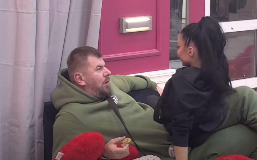 BRUTALNO PONIŽAVANJE ASMINA! Maja i Janjuš se prepustili strastima! STARLETA GA ZAJAHALA uživo u programu! (VIDEO)