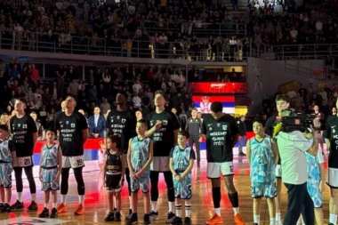 GROBARI U ŠOKU: Avion iz Dubaija sleteo u Beograd - ovaj prizor jako boli sve navijače Partizana! (VIDEO)