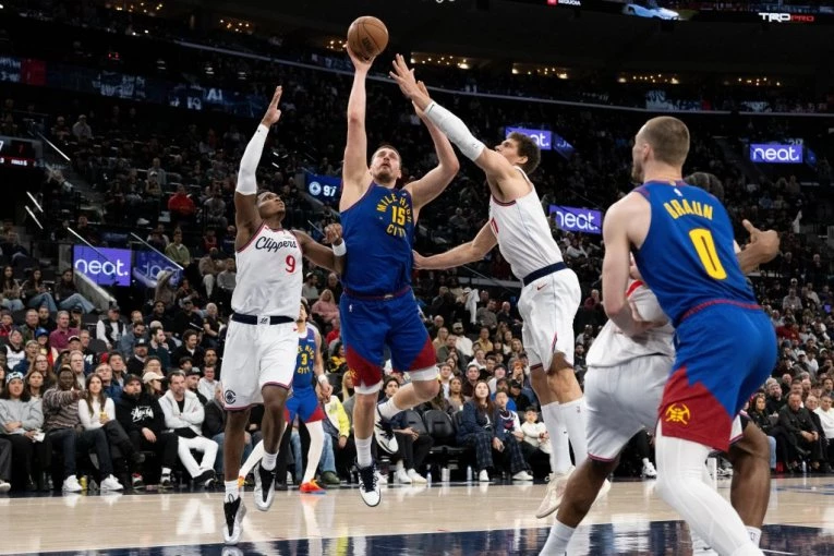 HAOS NA JOKIĆEVOM MEČU: Umalo nisu radile pesnice u velikoj tuči