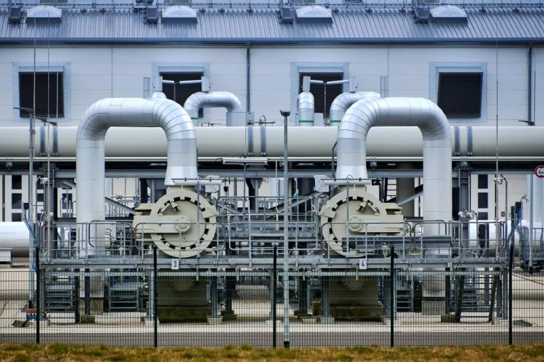 ŠTA SE OVO DEŠAVA? Mađarska hitno počinje da troši strateške rezerve nafte!