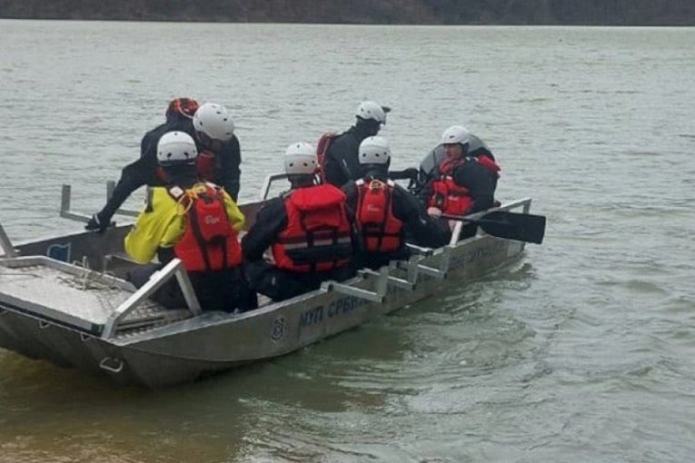 Potraga na jezeru Barje