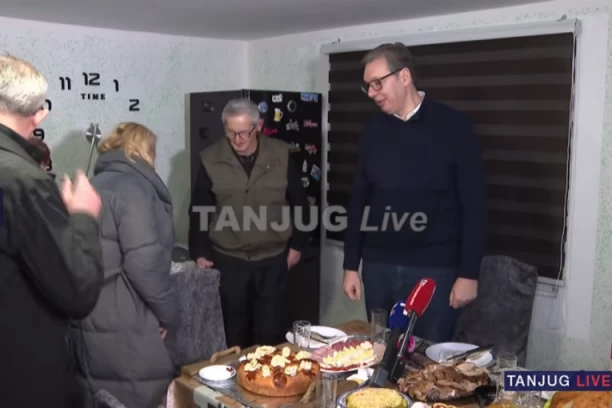 VUČIĆ U SELU GORNJANE! Predsednik u poseti porodici Kumbrijanović - PROŠLE GODINE PRETRPELI OGROMNU ŠTETU U POŽARU!