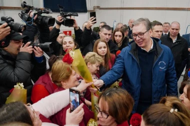 VUČIĆ DONEO SJAJNE VESTI ZA ŽENE: Svim radnicama "Jumka" po 20.000 dinara za 8. mart, a evo kada dobijaju UGOVORE ZA STALNO!