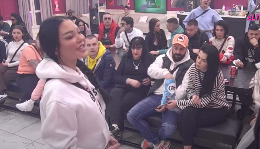 ZVERSKA TUČA MAJE I ANELI: Hitno prekinut program zbog DIVLJAČKOG NAPADA! (GALERIJ)