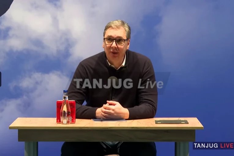 VUČIĆ RAZGOVARA SA GRAĐANIMA BORA! Salom se ori "Aco, Srbine"!