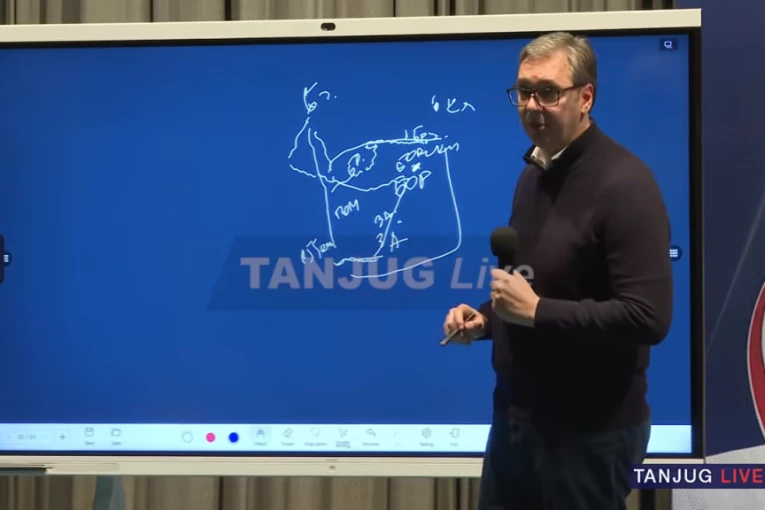 VUČIĆ RAZGOVARA SA GRAĐANIMA BORA! Salom se ori "Aco, Srbine"!