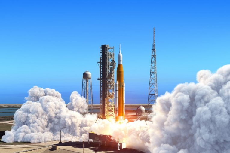NASA ASTRONAUTS FLY TO THE MOON FOR THE FIRST TIME IN 54 YEARS! See What the Journey for the Annals Looks Like! (VIDEO)
