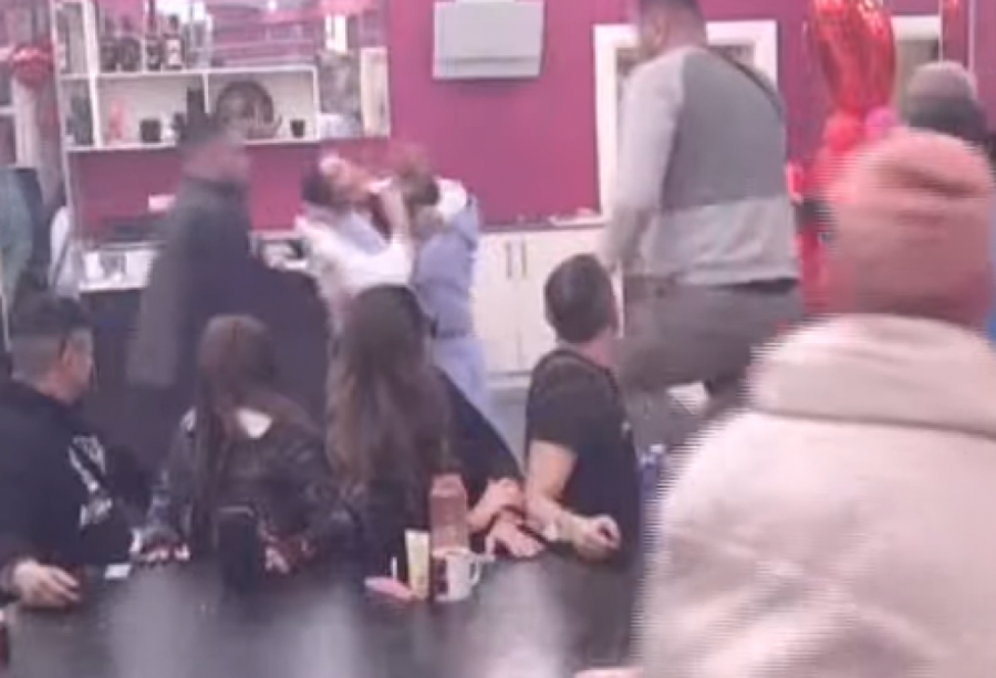 ZVERSKA TUČA MAJE I ANELI: Hitno prekinut program zbog DIVLJAČKOG NAPADA! (GALERIJ)