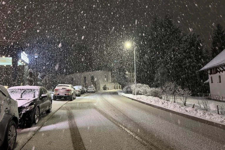SNAŽNA MEĆAVA NA ZLATIBORU! Sve zabelelo od snega - SLEDI ZABRANA SAOBRAĆAJA? (FOTO)