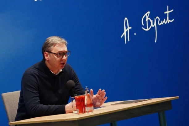 "ZA 15-20 DANA ĆETE DA VIDITE 20 MAŠINA OVDE DA RADI"! Vučić obilazak Borkog okruga završio razgovorom sa građanima - ŽENA GA U SUZAMA MOLILA DA JOJ POMOGNE DA USVOJI DETE KOJE JE ODGAJILA!